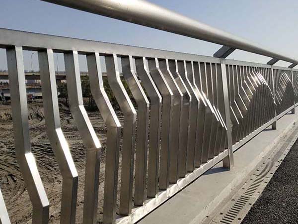 不銹鋼碳素復合方管護欄